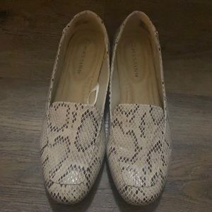 Snake-print Flats size 7